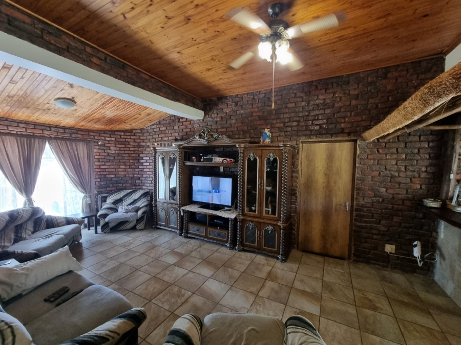 5 Bedroom Property for Sale in Morelig Free State